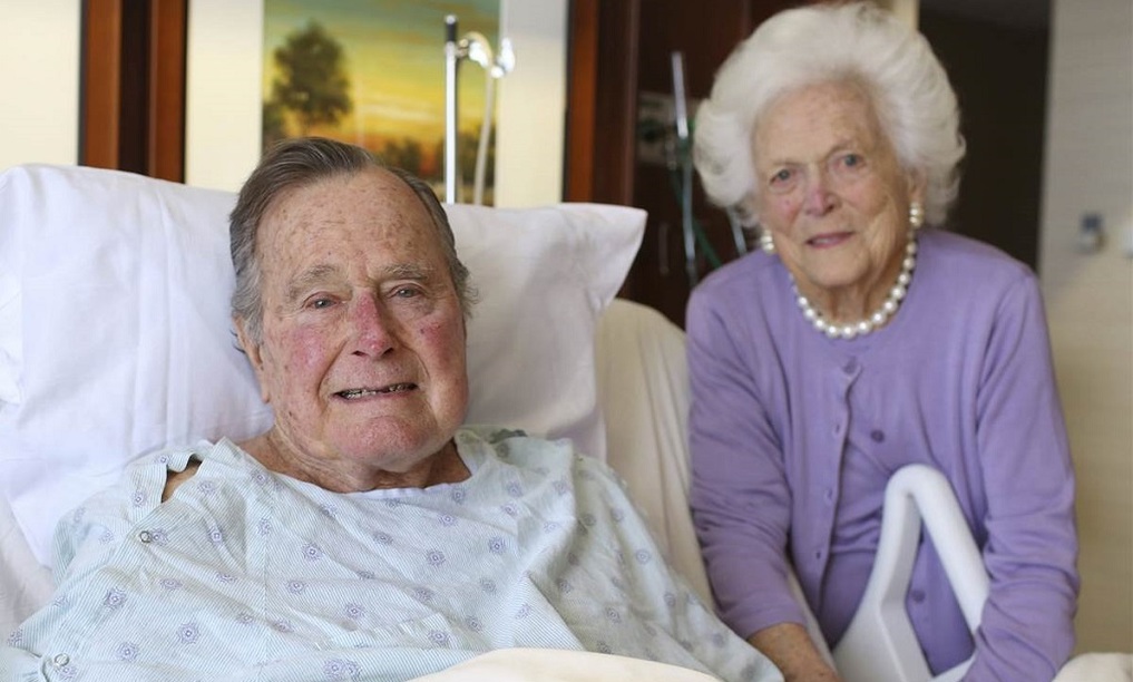 حالة جورج بوش الأب مستقرة وهو يستجيب للعلاج