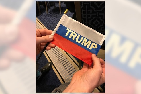 العلم الروسي يحرج ترامب