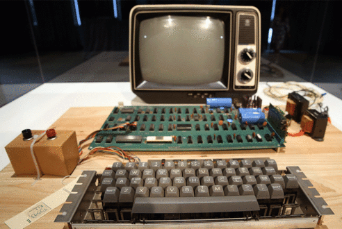كمبيوتر انتجته أبل عام 1976 يباع ب 355 ألف دولار