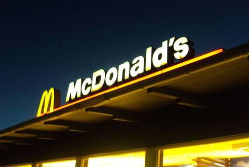 موظف سابق يكشف أسرار ماكدونالدز