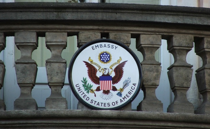 الولايات المتحدة توجه سفاراتها بتشديد إجراءات التأشيرات