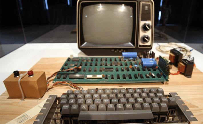 كمبيوتر انتجته أبل عام 1976 يباع ب 355 ألف دولار