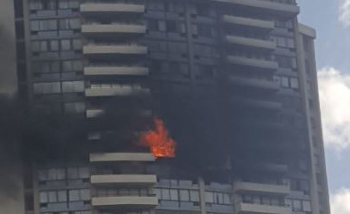 سقوط مصابين في حريق في مبنى سكني بهونولولو
