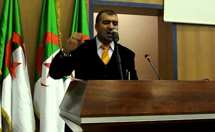 شاعر جزائري يمنع من الحج بسبب هجاء أمراء آل سعود