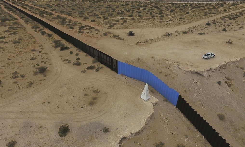 ترامب يصرّ على أن المكسيك هي من ستموّل الجدار