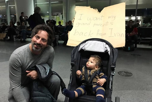 مؤسس غوغل سيرجي برين ينضم للمتظاهرين ويقول أنا لاجىء