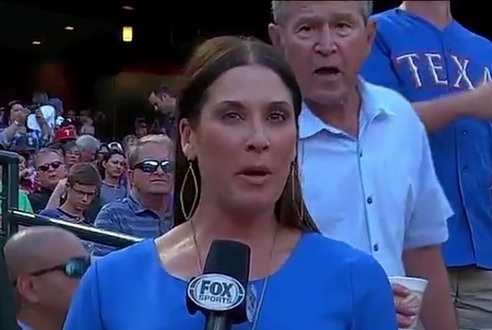 بوش الابن يقاطع مراسلة تلفزيونية على الهواء