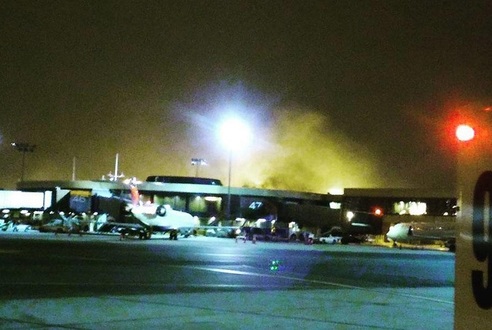 حريق في محرك طائرة يؤدي إلى إغلاق مطار نيو أرك