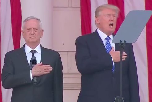 بالفيديو ترامب يرقص على أنغام النشيد الوطني الأمريكي
