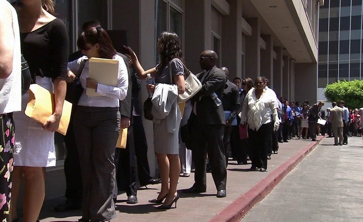 انخفاض طلبات اعانة البطالة اقل من توقعاتها