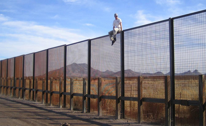 200 شركة تتنافس على بناء الجدار بين الولايات المتحدة والمكسيك