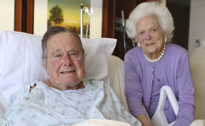 حالة جورج بوش الأب مستقرة وهو يستجيب للعلاج