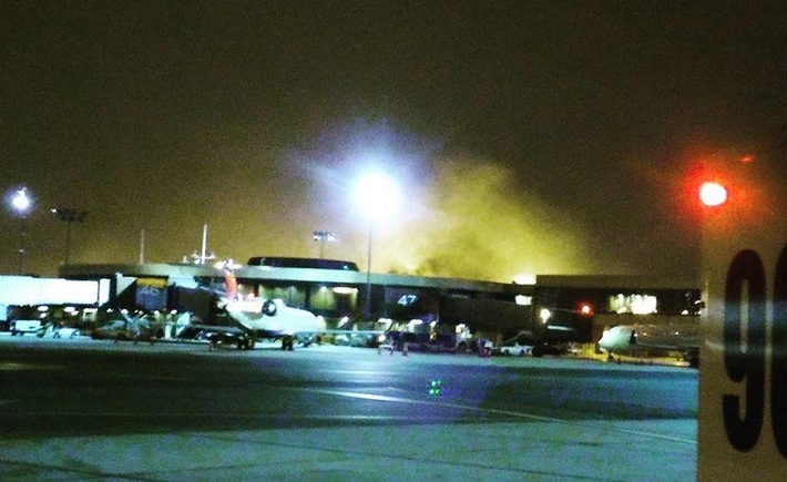 حريق في محرك طائرة يؤدي إلى إغلاق مطار نيو أرك