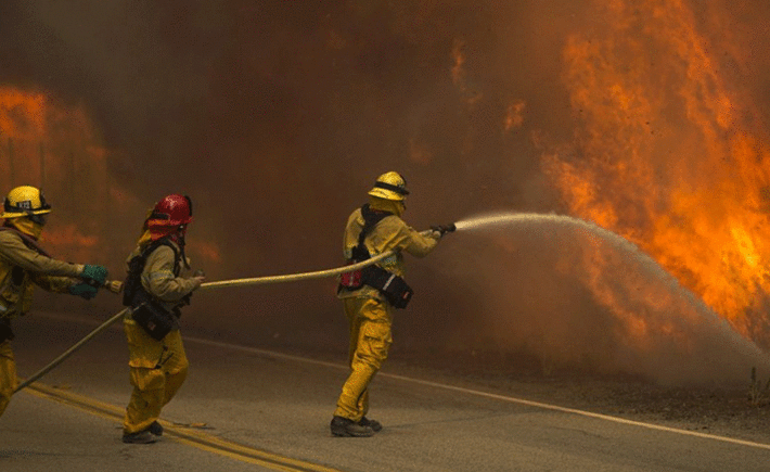 إجلاء سكان بسبب حريق غابات في كاليفورنيا