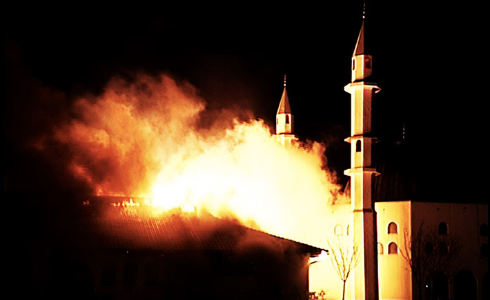 الحكم على أمريكي 19 عاماً لأنه حرض على إحراق مسجد